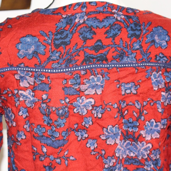 Lucky Brand, Red & Blue Floral Pattern No show button down top - Picture 6 of 7